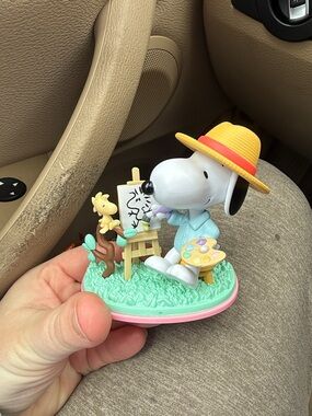 Mindful Monday’s Snoopy Artist Figurine Toy in Yellow Hat and Mint Outfit